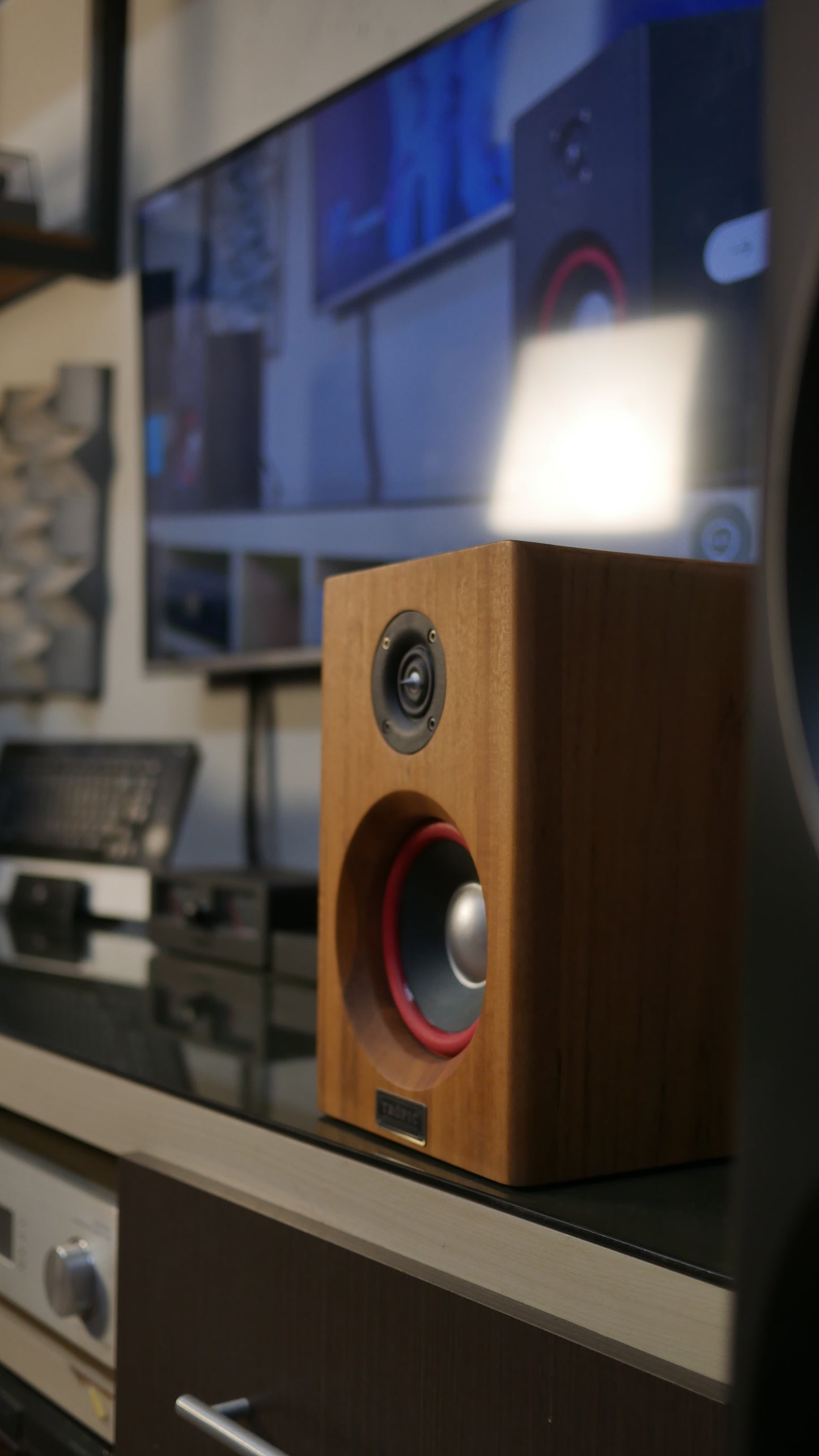 Bookshelf TA-65 Red In Muiracatiara - Hi-Fi (PAR)