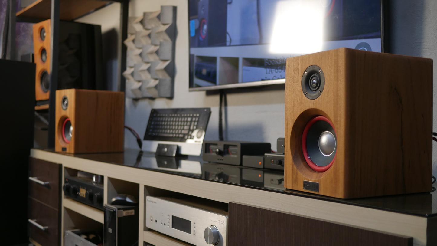 Bookshelf TA-65 Red In Muiracatiara - Hi-Fi (PAR)