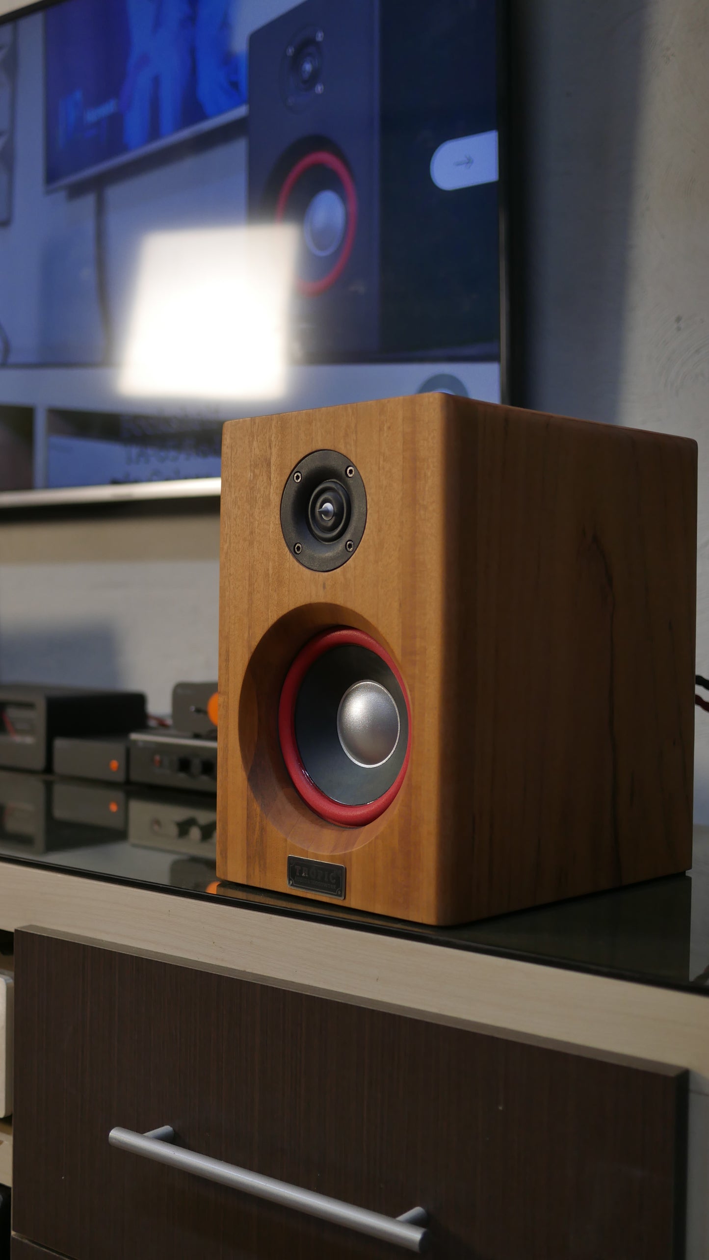 Bookshelf TA-65 Red In Muiracatiara - Hi-Fi (PAR)