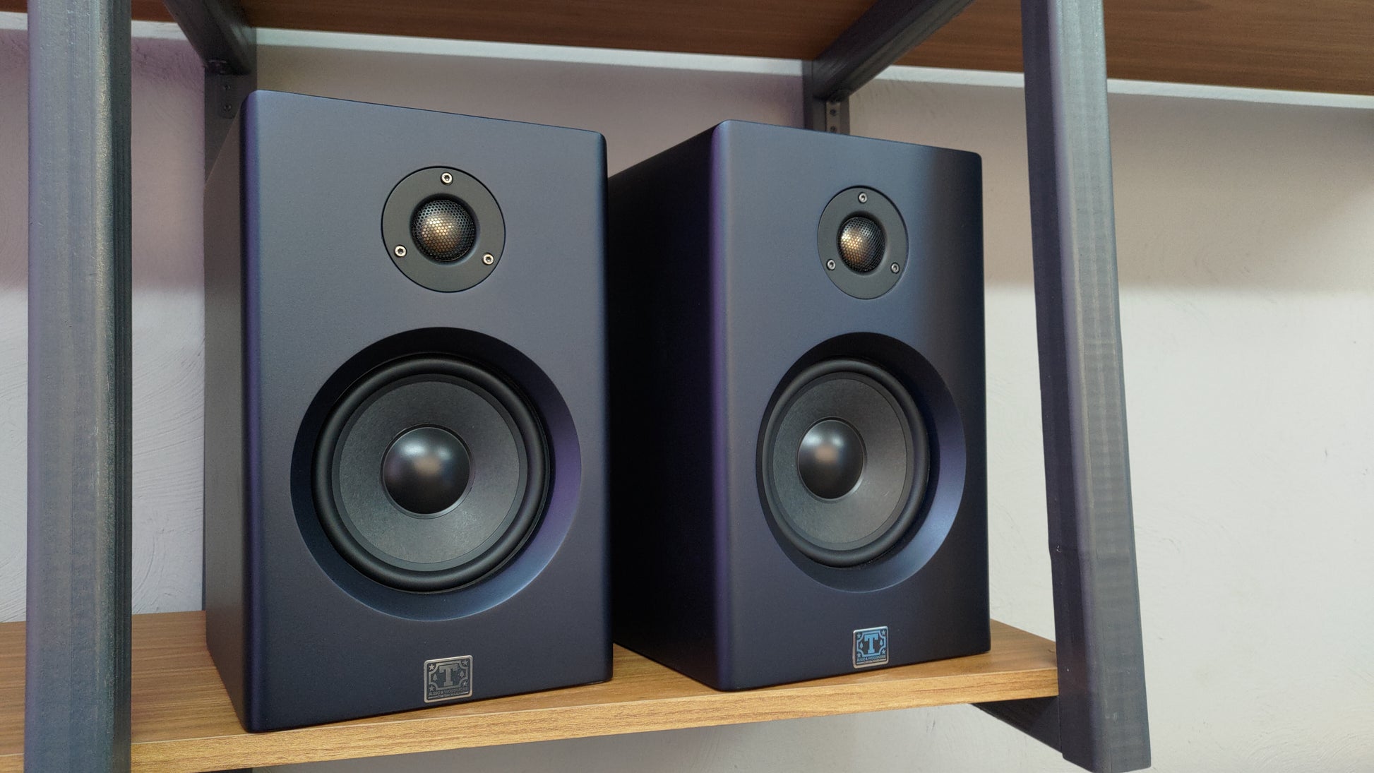 Bookshelf TA-120 Studio In Colors - Hi-Fi (PAR) image 1