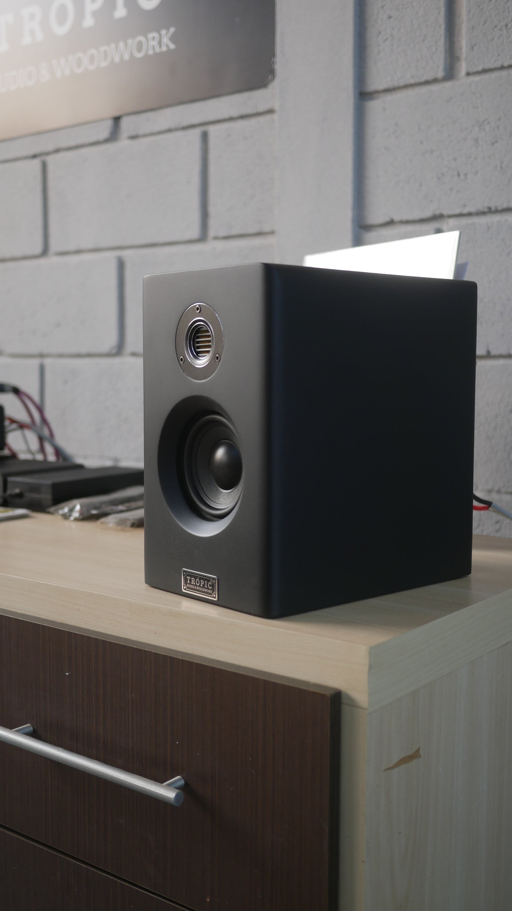 Bookshelf TA-Beta 4 v2 - In Colors - Hi-Fi Premium (PAR) image 2